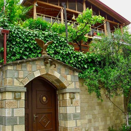 Alimeti Guesthouse Берат Екстер'єр фото